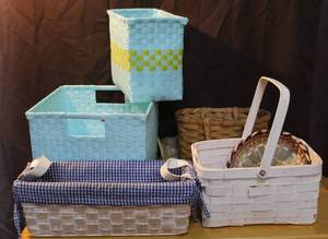 lot 319 image: Lot of baskets
