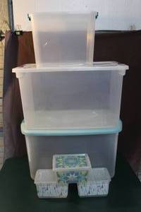 lot 334 image: Lot of totes see pictures