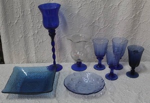 lot 351 image: Mixed Lot of cobalt blue glasses and bowls
