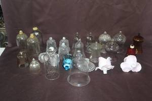 lot 356 image: Multiple sizes of candle holder with the bubble end