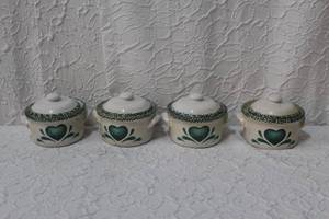 lot 358 image: Lot Of 4 Ceramic Soup Bowls with Lids  Bean crock  Green Heart Design�