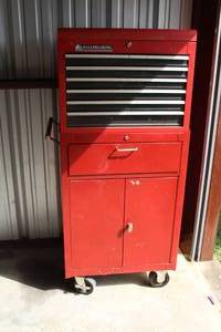 lot 407 image: Ball-Bearing equipped tool box comes with key