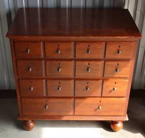 lot 409 image: 4 drawer dresser