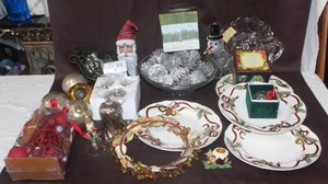 lot 387 image: Mixed Christmas items see pictures