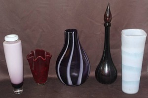 lot 418 image: Vintage Genie Bottle vase with top and VTG Sasaki Crystal Art Glass Sommerso Heavy Ombr Amethyst Rolled Lip Large Vase and many more cool vases