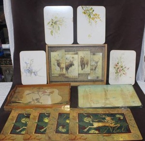 lot 424 image: Two serving trays and placemats