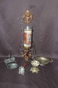 lot 428 image: Large wall hanging candle holder and a mix of cool things see pictures