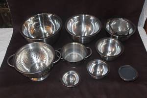 lot 460 image: metal bowls and metal colander