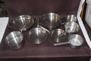 lot 461 image: pots and pans