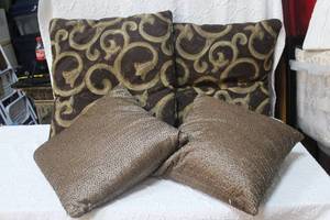 lot 495 image: Two large throw pillows and two smaller ones