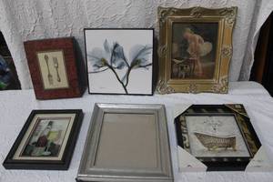 lot 496 image: Lot of pictures and a frame