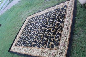 lot 507 image: Large rug