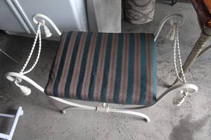 lot 516 image: Bench seat