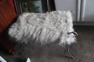 lot 517 image: Bench seat