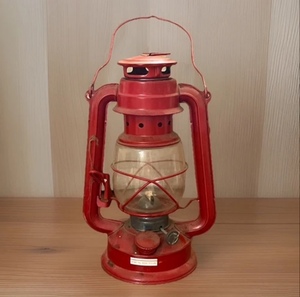 lot 5 image: Vintage Red Kerosene Lantern