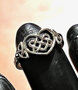 lot 34 image: .925 Sterling Silver Celtic Knot Heart-Shaped Ring