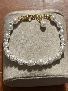 lot 114 image: Gold Plated Faux Pearl Bracelet