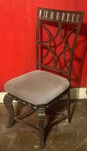 lot 131 image: High-End Vintage Metal Cushioned Chair