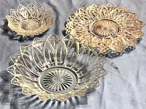 lot 137 image: Vintage FEDERAL GLASS 1950s Clear Glass Flower Petal Pattern Bowl 16 Point, Two (2) Matching 12 Point, &amp Three (3) 14 Point Serving Platters
