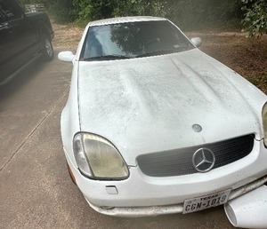 lot 426 image: 1999 Mercedes Benz C-230 Kompressor  SLK   WDBKK47F9XF109910  NOT TAGGED SINCE 2021 - unk working condition,( titled to be provided by executor)