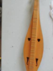 lot 420 image: Mountain dulcimer tear drop shape apple creek