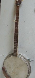 lot 422 image: BANJ Pirles needs repairs 4 stings fb40