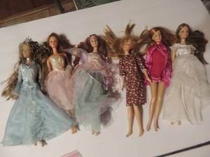 lot 442 image: Barbies - qty 6 inc princesses