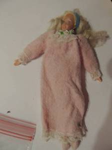 lot 443 image: bedtime so fit body Barbie