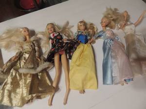 lot 445 image: Barbie , teacher, snow white plus qty 5