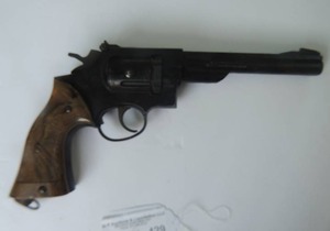 lot 429 image: Crossman pellet pistol missing 1 grip