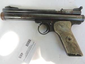 lot 485 image: Crossman 150 . 22 cal pellet gun,  part of grip is broken