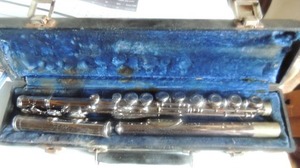 lot 391 image: Flute W.T. Armstrong 104k5754 hard case