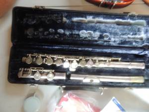 lot 395 image: Flute Artley 18-0 silver plated hard case