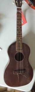 lot 392 image: Aloha ukulele 30 in