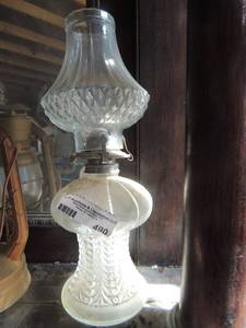 lot 490 image: Vintage oil lamp