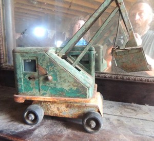 lot 499 image: Lumar Steam Shovel- vintage 1920s METAL