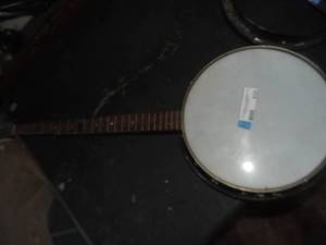 lot 820 image: Banjo missing strings- starburst