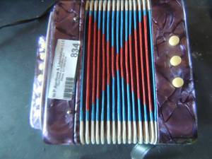lot 834 image: kids accordion