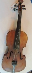 lot 882 image: violin vintage 44