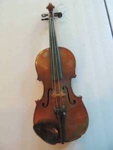 lot 876 image: violin - 34 size no label