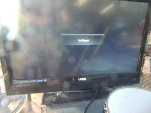 lot 459 image: VIZIO TV model E 320vl