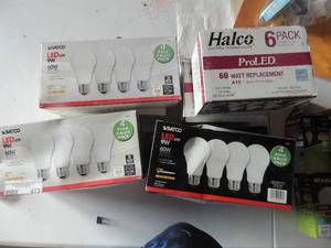 lot 473 image: light bulb 4 packs of 4-