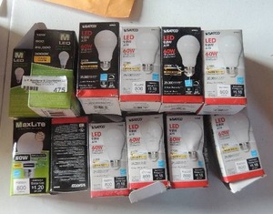 lot 475 image: LED 9w -(60) light bulbs qty 17