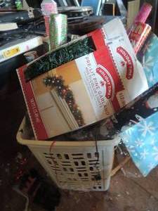 lot 478 image: Christmas wrapping paper and bows