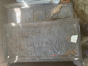 lot 1410 image: Wood Stove - PLAINSMEN  W FEET