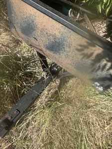 lot 1556 image: lawn cart black needs wheels