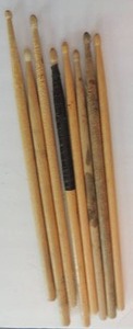lot 1419 image: drumsticks qty 8