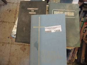 lot 1459 image: hymnals qty 2 plus commentary for Hebrews