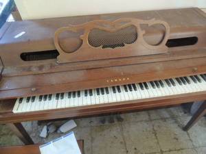 lot 1458 image: Yamaha piano with bench sh561293