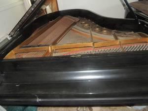lot 1479 image: STEINWAY & SONS BABY GRAND PIANO EBONY -SN 147370